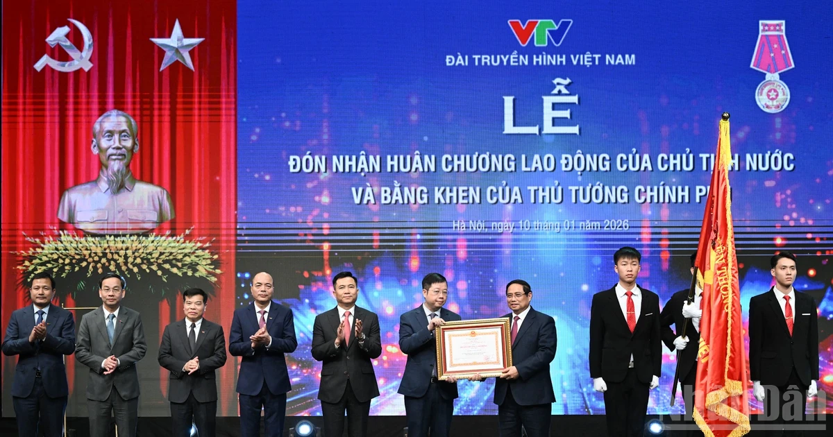 [Foto] Premier asiste a la conferencia de despliegue de tareas en 2026 de la Televisión Nacional de Vietnam 