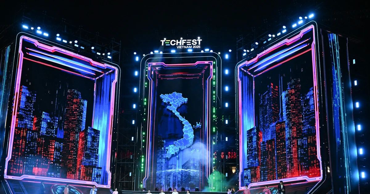 [Foto] Primer ministro asiste a la inauguración del Día Nacional del Emprendimiento Innovador de Vietnam 2025