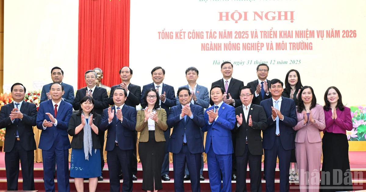 [Foto] Premier de Vietnam asiste a la conferencia de balance del sector de agricultura y medio ambiente