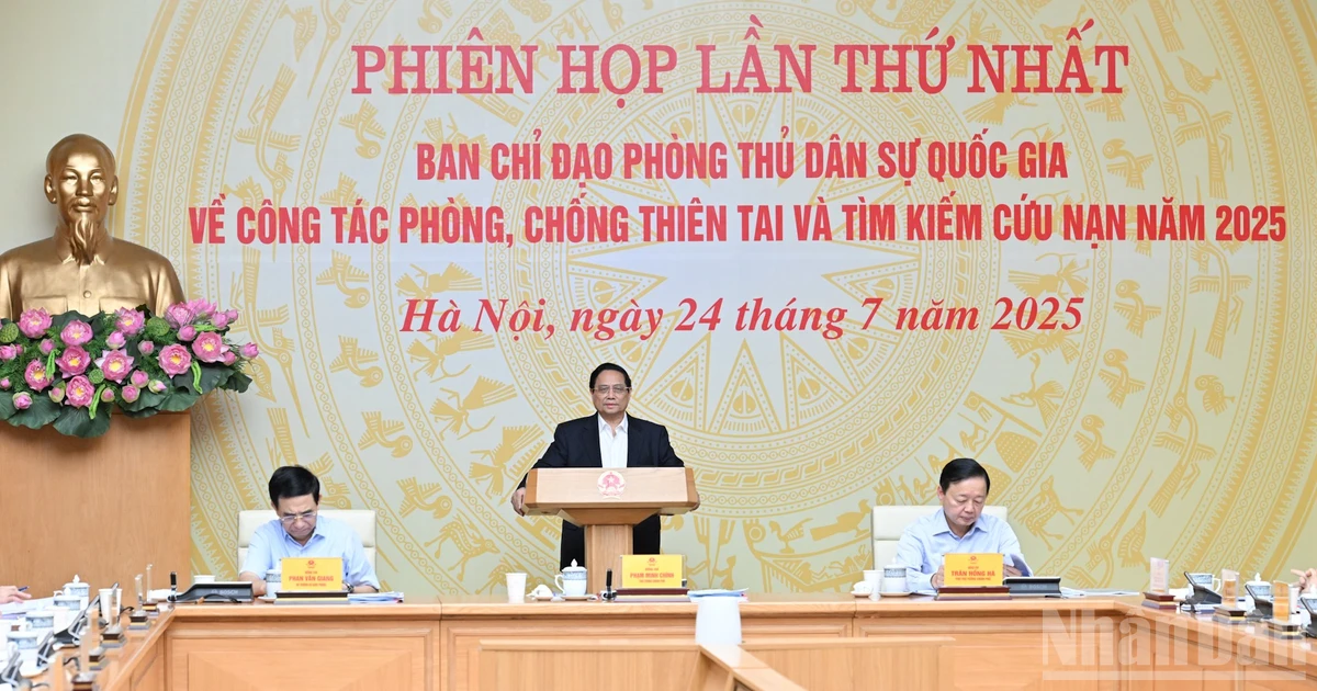[Foto] Premier vietnamita preside primera reunión del Comité Directivo Nacional de Defensa Civil