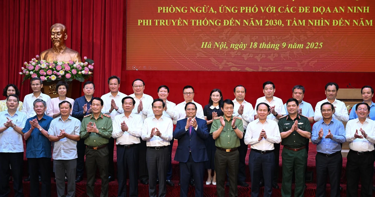 越南政府总理范明正出席落实政府第147号决议全国会议