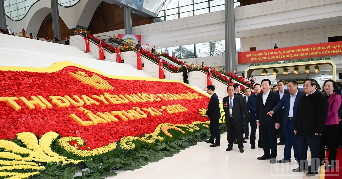 Prime Minister Pham Minh Chinh, who is also Chairman of the Central Council for Emulation and Commendation, inspects preparations for the 11th National Patriotic Emulation Congress.