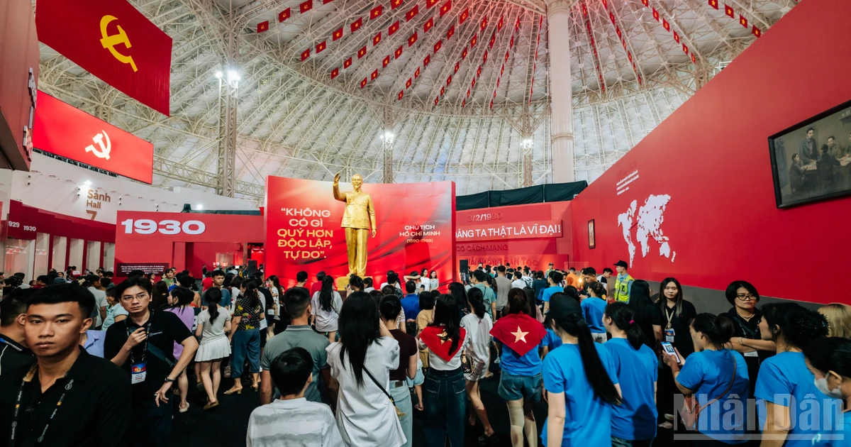 [Foto] Recrean historia de resistencia del pueblo vietnamita con tecnología moderna