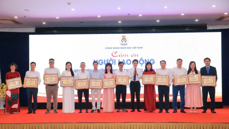 Công đoàn Giáo dục Việt Nam cảm ơn người lao động
