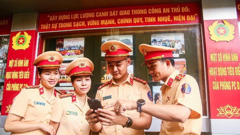 Hơn 1.300 Cảnh sát giao thông Thủ đô thi sát hạch về ứng xử, lễ tiết, tác phong