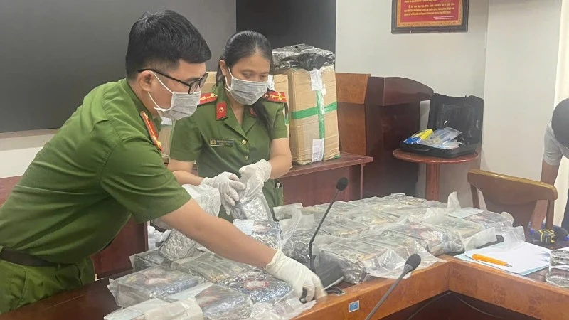 Triệt phá đường dây vận chuyển ma túy xuyên quốc gia đặc biệt nguy hiểm