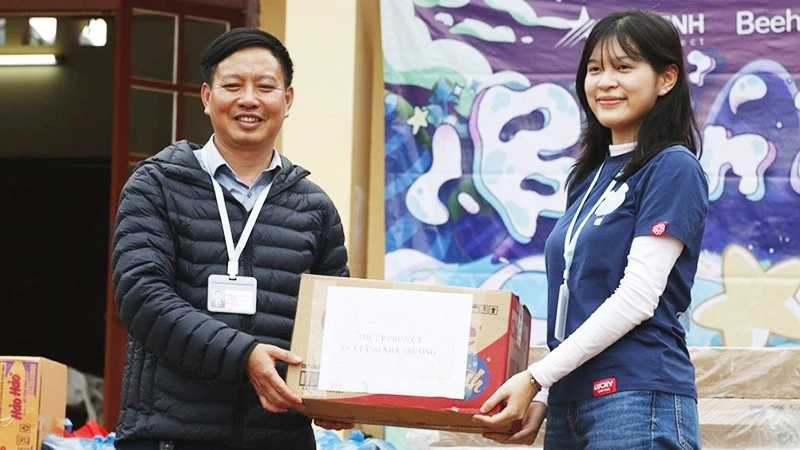 Dự án The Up Project sẽ thực hiện chương trình thiện nguyện mang tên “Ánh Hồng