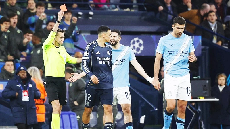 Man City sụp đổ