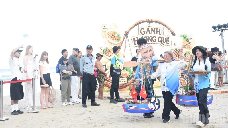 Đà Nẵng lần đầu tiên diễu hành ẩm thực “Gánh vị Đà Nẵng