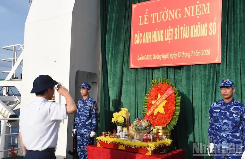 Xúc động Lễ tưởng niệm các Anh hùng liệt sĩ Tàu không số C43B