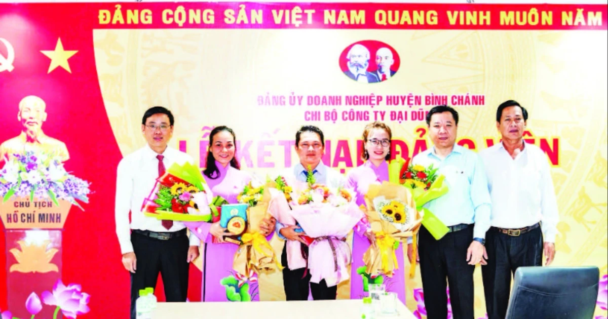 Phat trien Dang trong doanh nghiep khu vuc ngoai nha nuoc: Kinh nghiem tu TP.HCM