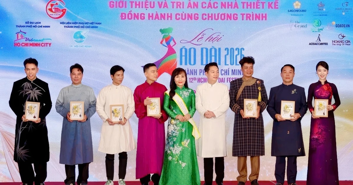 Nhà thiết kế Đỗ Trịnh Hoài Nam giới thiệu bộ sưu tập “Việt Nam Gấm Hoa” tại Lễ hội Áo dài