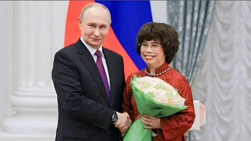 Anh hùng Lao động Thái Hương được trao tặng Huân chương Hữu nghị của Nhà nước Nga