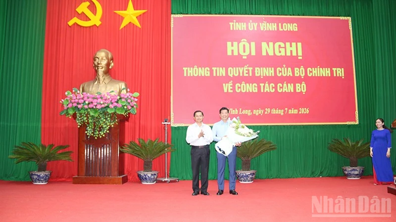 Vĩnh Long thông tin quyết định của Bộ Chính trị về công tác cán bộ