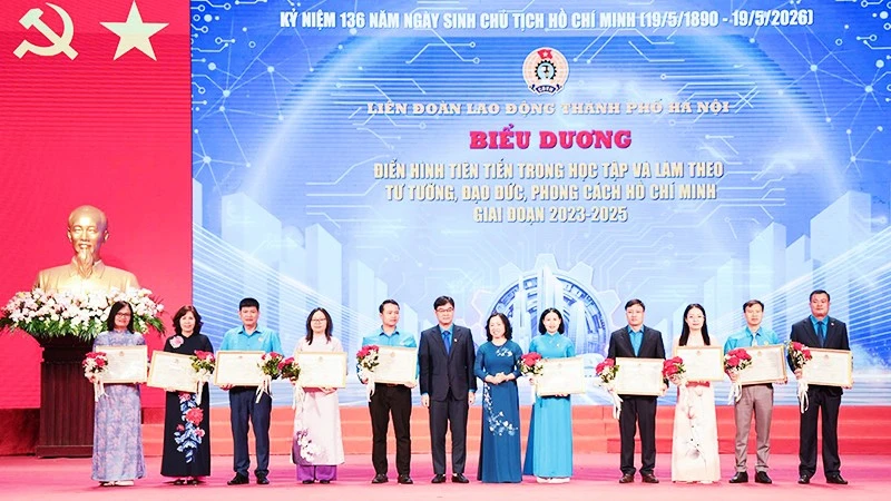 Tôn vinh các điển hình học tập, làm theo Bác