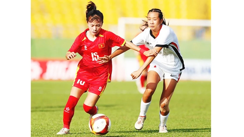 Nhìn qua khe cửa hẹp