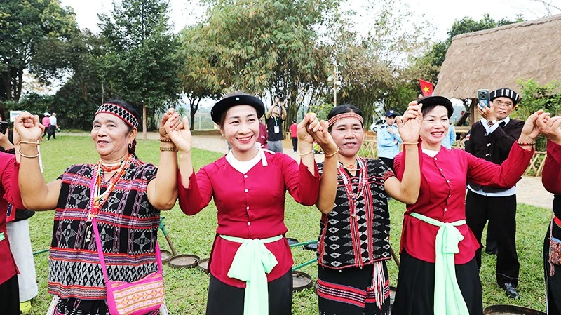 Nghệ thuật chào tháng 5