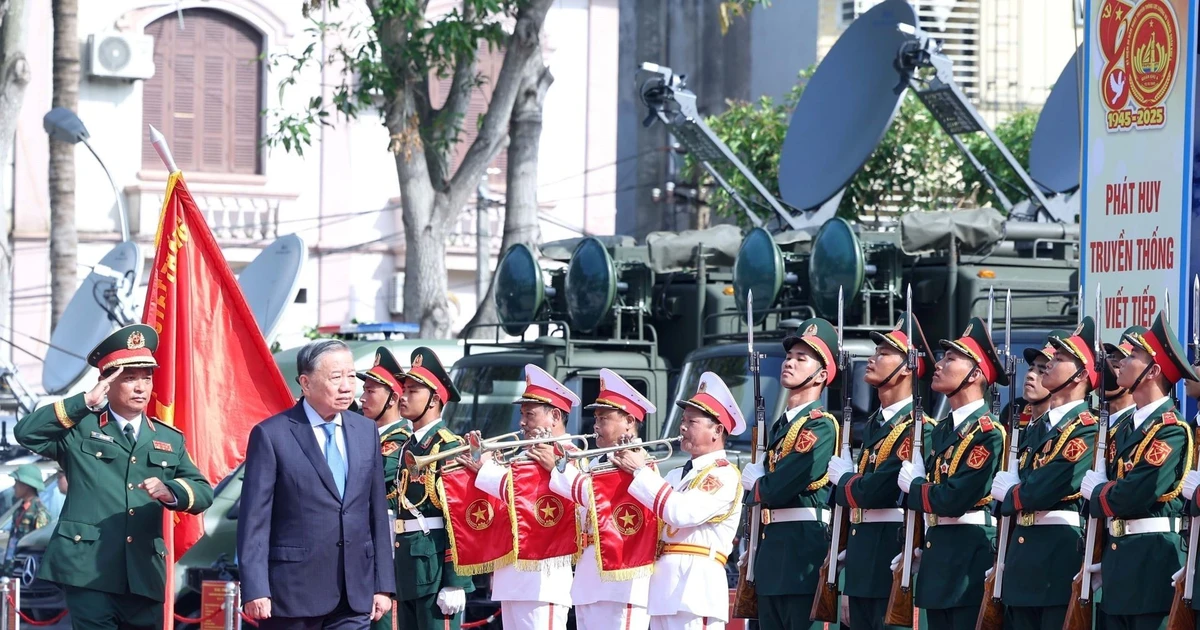 [Foto] Líder partidista de Vietnam asiste al acto por 80 aniversario de la Zona Militar 4