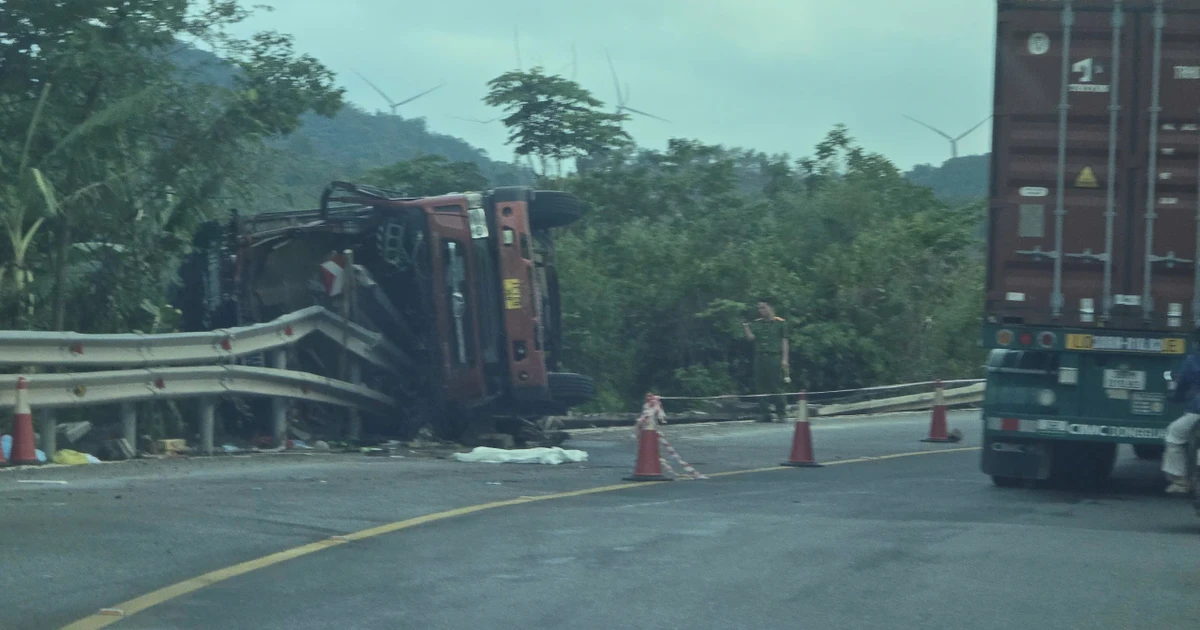 Quảng Trị: Tai nạn nghiêm trọng trên Quốc lộ 9 khiến 3 người tử vong