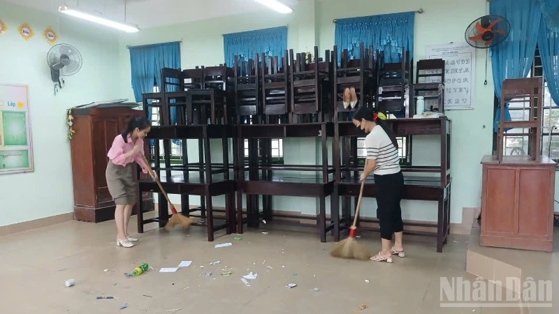 Huế: Hàng nghìn học sinh vùng thấp nghỉ học, chủ động ứng phó bão số 12