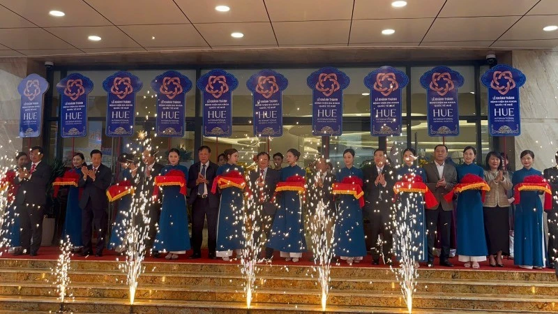 Ribbon-cutting ceremony inaugurating the construction of Hue International General Hospital.