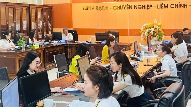 Khơi thông động lực tăng trưởng từ cải cách thể chế