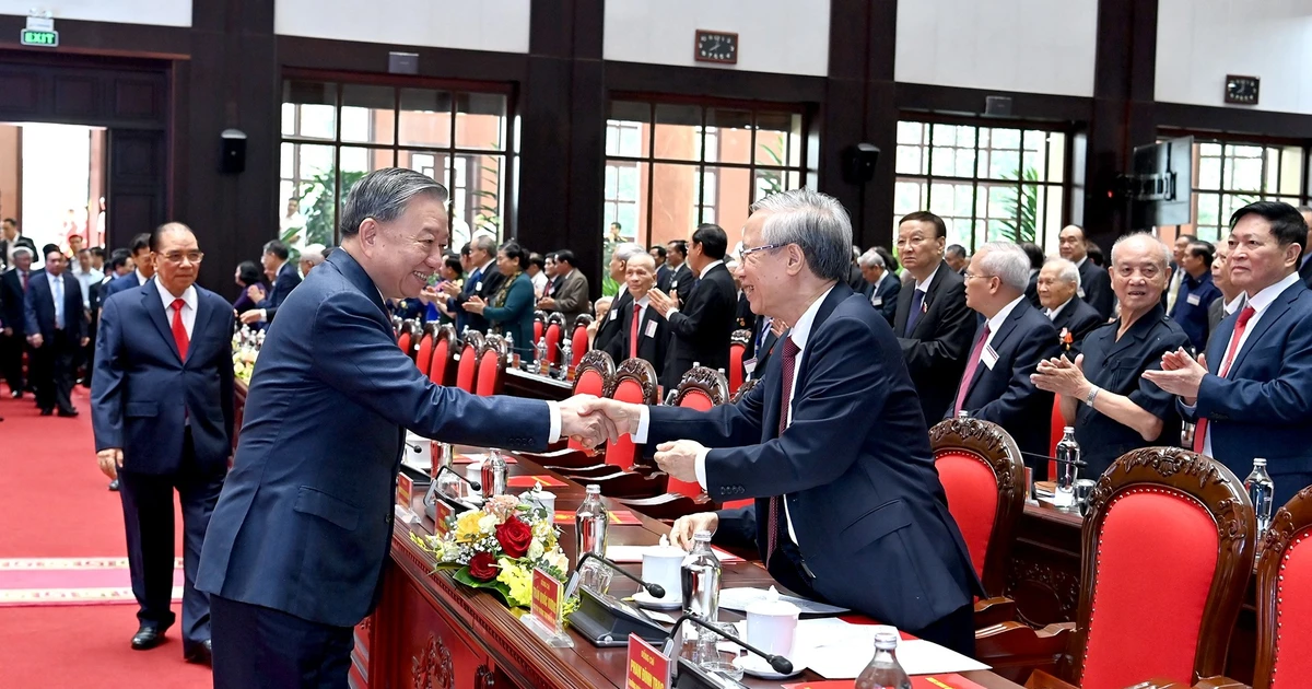 [Foto] Máximo dirigente partidista de Vietnam se reúne con exlíderes del Partido y Estado