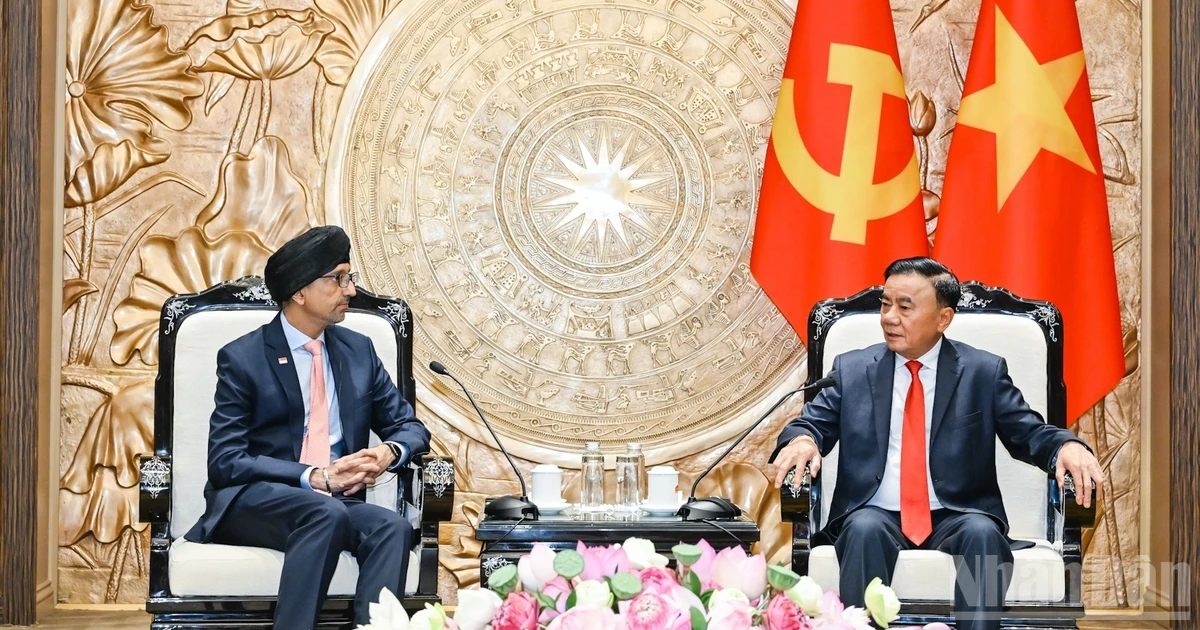 [Ảnh] Thường trực Ban Bí thư Trần Cẩm Tú tiếp Đại sứ Singapore Rajpal Singh