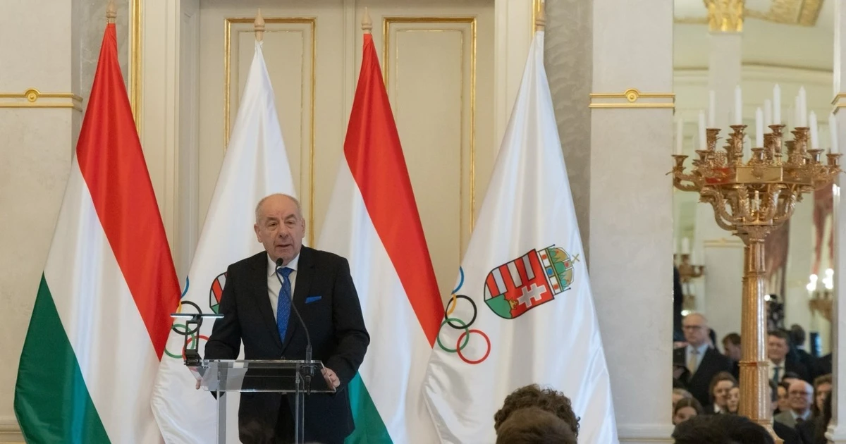 Tổng thống Hungary ký ban hành sửa đổi Hiến pháp, chấm dứt nhiệm kỳ trước thời hạn