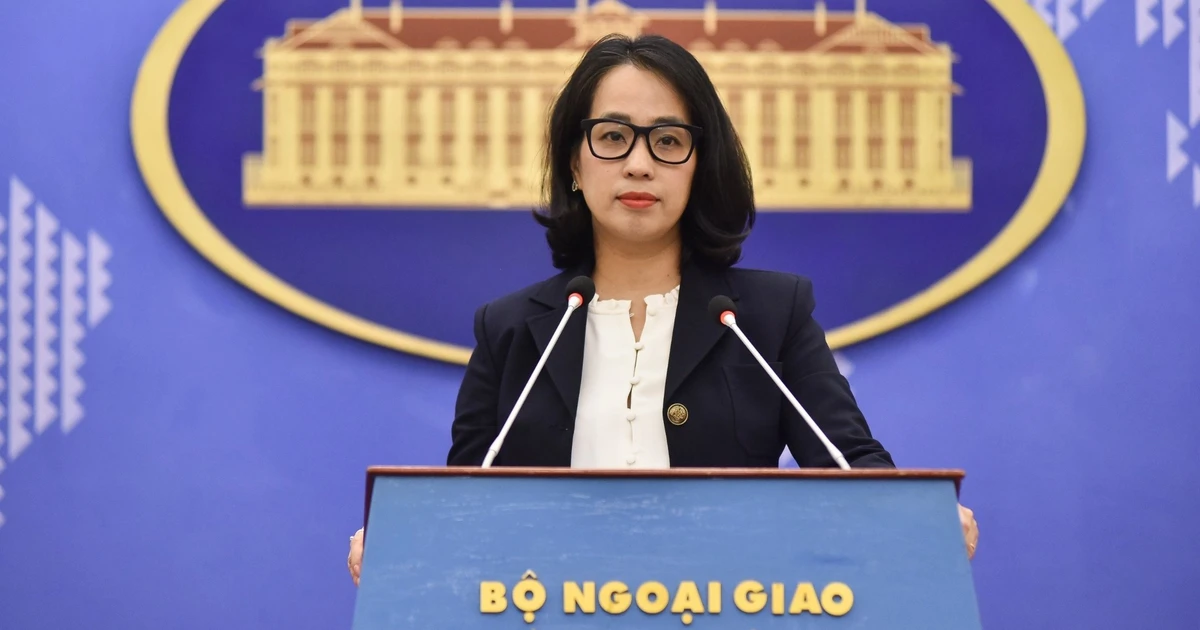 48 thuyền viên Việt Nam trên tàu Khôi Nguyên 18 đã trở về đất liền an toàn