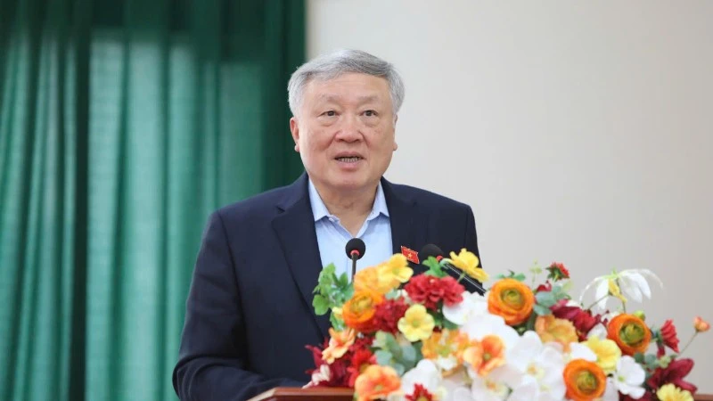 Permanent Deputy Prime Minister Nguyen Hoa Binh meets voters in Vo Cuong Ward, Bac Ninh Province.