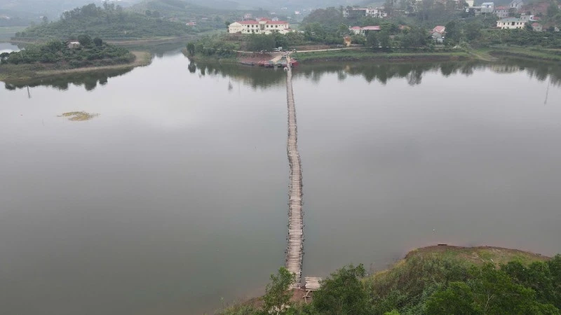 Sẵn sàng hiến đất để xây cầu kiên cố