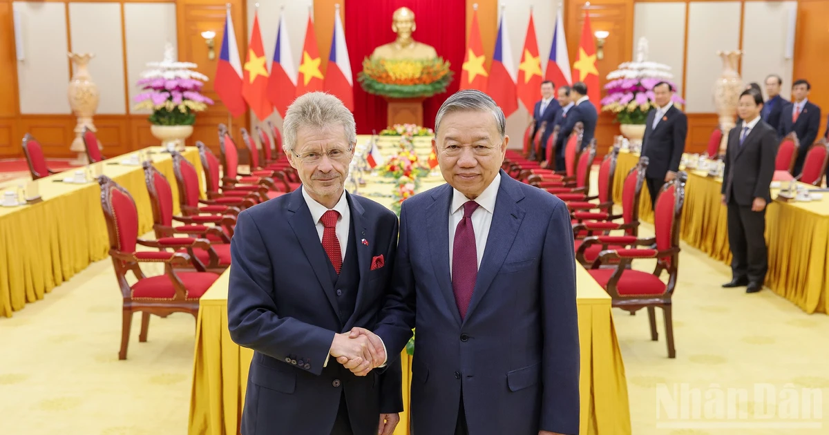[Foto] Líder partidista de Vietnam recibe a dirigente del Senado de la República Checa