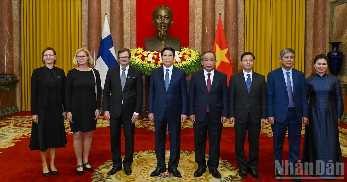 [Foto] Presidente vietnamita recibe cartas credenciales de nuevos embajadores