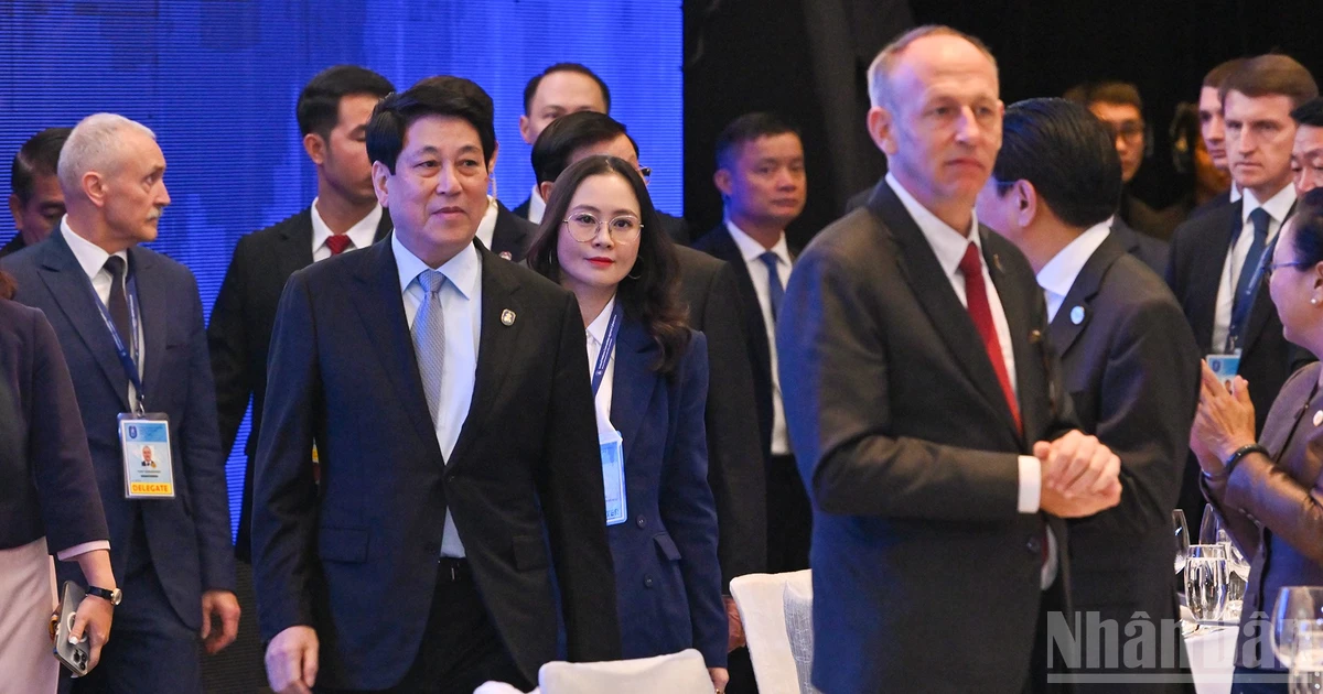 越南国家主席梁强出席招待会。