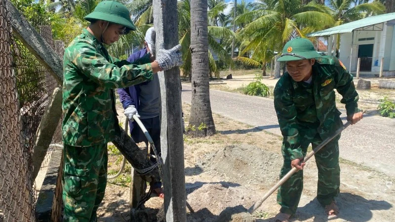 Bộ đội Biên phòng Đắk Lắk chung tay xây dựng nông thôn mới, hỗ trợ nhân dân phát triển kinh tế