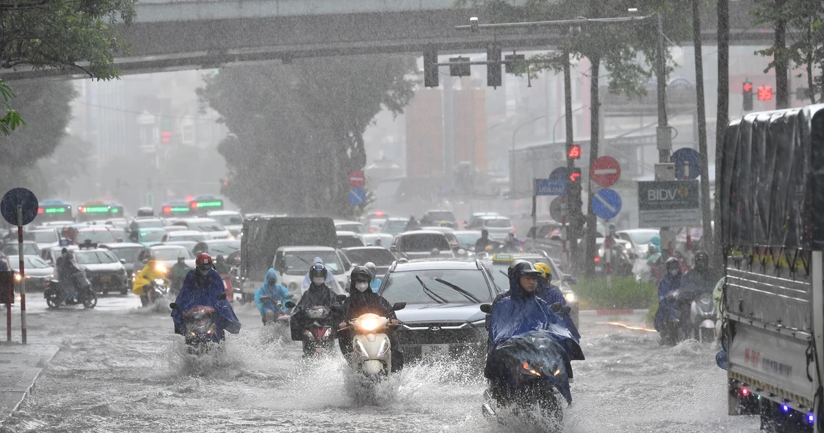 Cảnh báo mưa dông, mưa lớn cục bộ tại Hà Nội và khu vực từ Nghệ An đến thành phố Huế