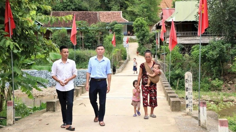 Chuẩn hóa đội ngũ cán bộ cơ sở