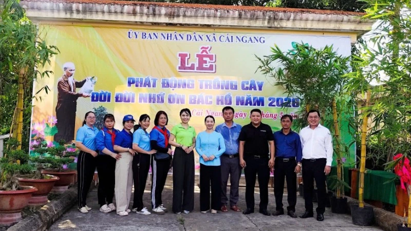 Trồng 1.900 cây xanh nhân dịp sinh nhật Bác Hồ