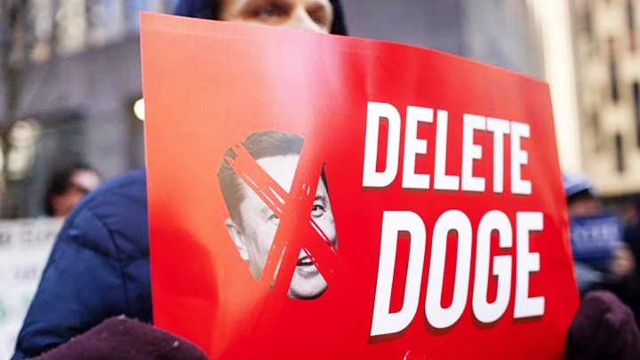 Việc mạnh tay cắt giảm của DOGE vấp phải ý kiến trái chiều. Ảnh: GETTY IMAGES