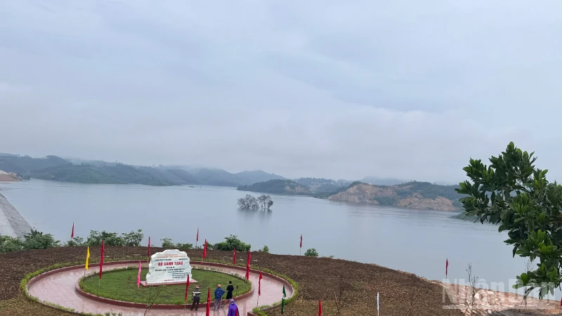 Dự án hồ Cánh Tạng đã giải quyết tình trạng thiếu nước nghiêm trọng trong mùa kiệt tại vùng bán sơn địa.