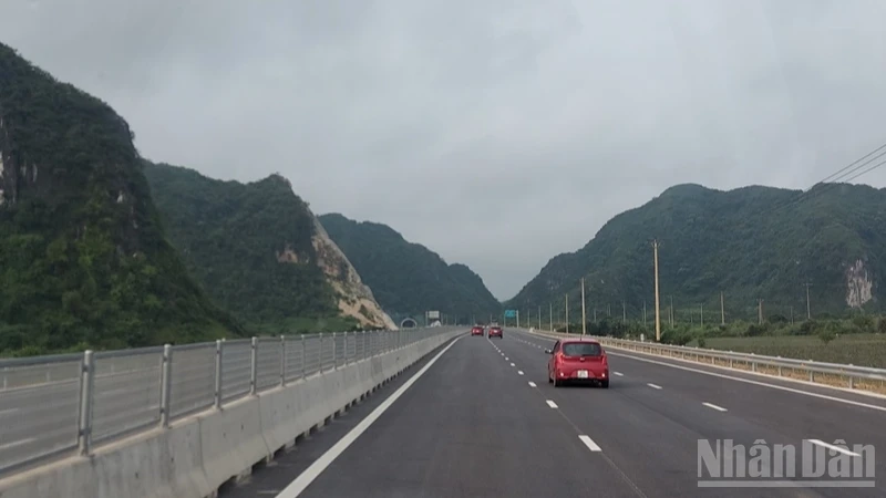 Ảnh minh hoạ: Doanh nghiệp xây dựng Xuân Trường đề xuất xây dựng 2 trục đường chính quy mô 8 làn xe nối Ninh Bình-Nam Định-Hà Nam.