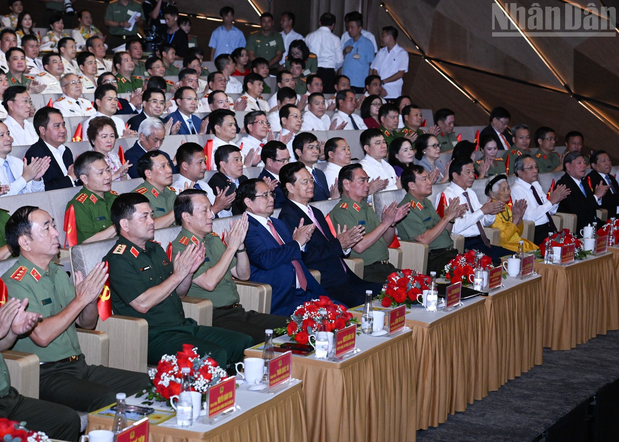 Thủ tướng và các đại biểu tham dự Đại hội Thi đua “Vì an ninh Tổ quốc” lần thứ 9. ndo_tr_z6880584901995-6f2deb9664350b7be82f3bbc9571d243.jpg