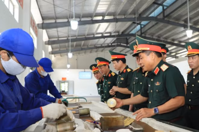 Kiểm tra công tác bao gói, bảo quản đạn dược tại Kho KV1, Cục Quân khí, Tổng cục Hậu cần-Kỹ thuật.