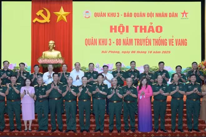 Các đại biểu tại hội thảo.