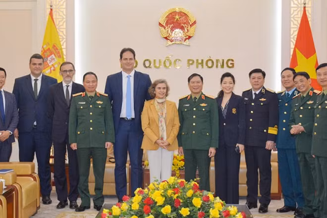 Các đại biểu tại buổi tiếp.