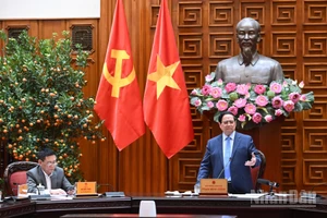 Thủ tướng Phạm Minh Chính chủ trì cuộc họp với các bộ, ngành liên quan về trọng tâm chính sách tiền tệ và chính sách tài khóa. (Ảnh: TRẦN HẢI)