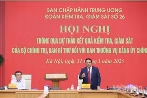 Thủ tướng Phạm Minh Chính đề nghị Đoàn kiểm tra, giám sát tiếp tục phối hợp chặt chẽ với Ban Thường vụ Đảng ủy Chính phủ bổ sung nội dung, cập nhật số liệu, hoàn thiện các báo cáo. (Ảnh: Trần Hải)