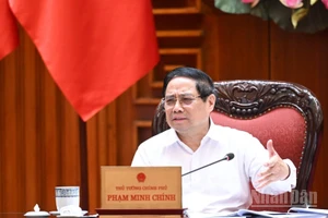 Thủ tướng Chính phủ Phạm Minh Chính chủ trì cuộc làm việc về các giải pháp ứng phó tác động từ diễn biến phức tạp của cuộc xung đột quân sự tại Trung Đông. (Ảnh: Trần Hải)
