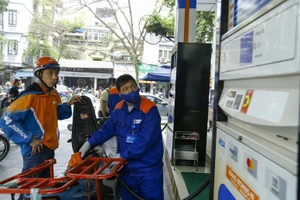 Thực hiện các giải pháp bảo đảm nguồn cung xăng dầu cho thị trường trong nước. (Ảnh: VGP)